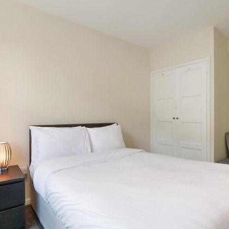 The Serene 2-Bedroom Flat W Free Street Parking Sutton  Ngoại thất bức ảnh