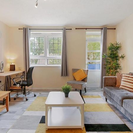 The Serene 2-Bedroom Flat W Free Street Parking Sutton  Ngoại thất bức ảnh