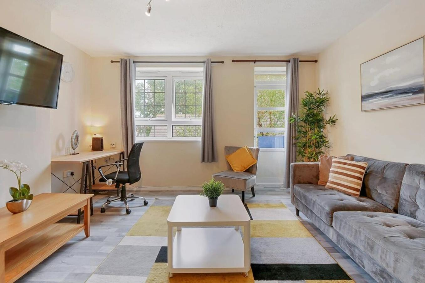 The Serene 2-Bedroom Flat W Free Street Parking Sutton  Ngoại thất bức ảnh